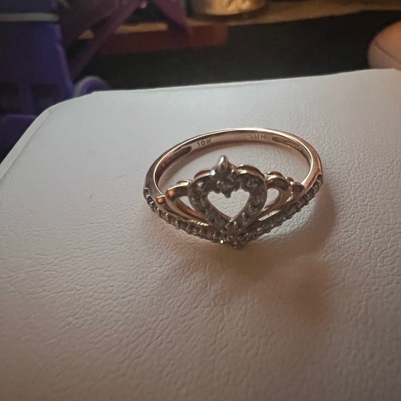 Diamond heart crown ring - Picture 3 of 4